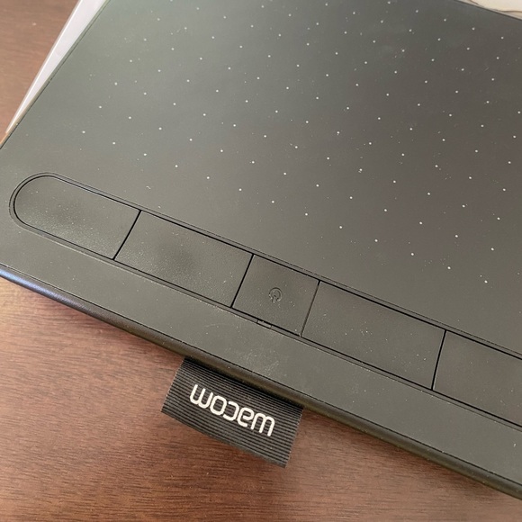 Wacom Intuos 6.0" x 3.7" Graphic Tablet with Stylus | drawing pad with pen - Picture 6 of 12